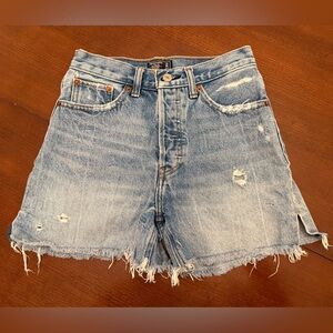 Abercrombie & Fitch Light Wash High Rise 4” Jean Shorts Size 24